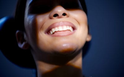 Is Teeth Whitening Possible with Dental Implants? Complete Guidance